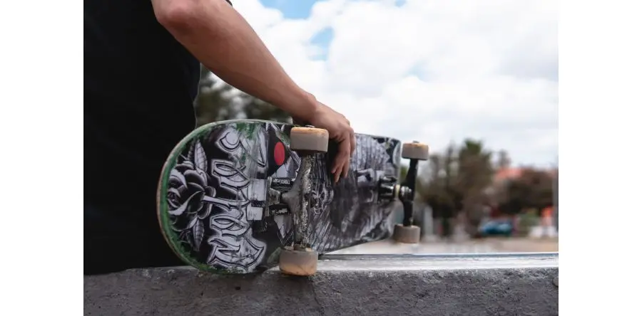 Skateboard Grip Tape For All Weather Conditions